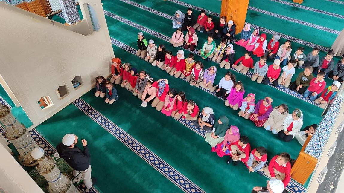ÖĞRENCİLERİMİZİ CAMİ İLE BULUŞTURDUK